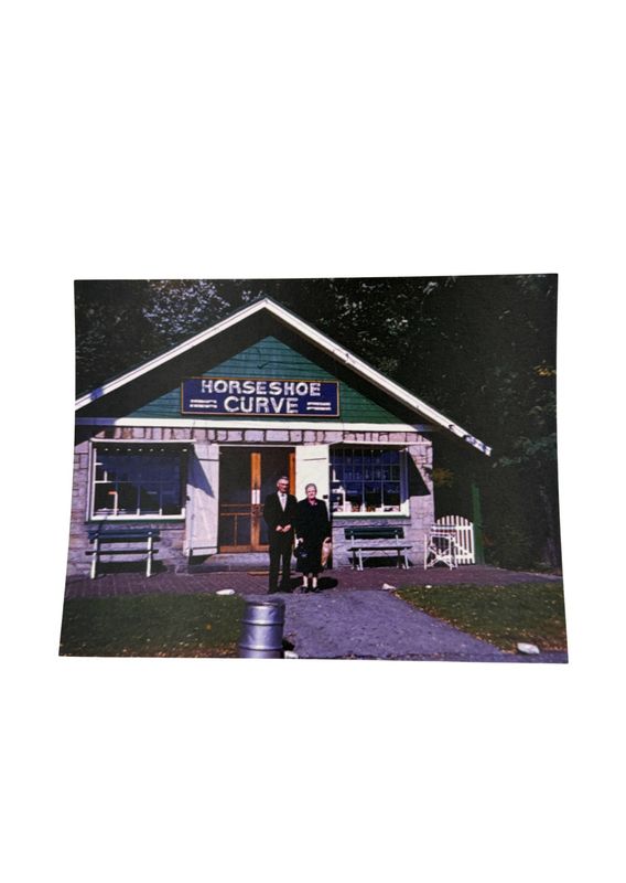 1950 Horseshoe Curve Gift Shop Postcard