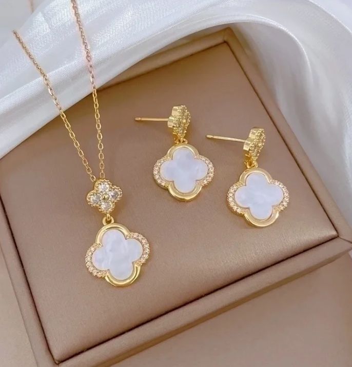 Clover Mother of Pearl Jewelry Set