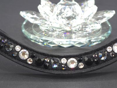 Med. U Shape (7mm, 4mm ARIANA “NO SNAG Secure-Stitch" Hot Fix Glass Crystal) * Easy On/Off Crystal Rivet Button Closure * BLACK or BROWN Leather Browband *ChromeZ-Blk Diam, Jet Black, Clear Crys Med. U Shape (7mm, 4mm ARIANA “NO SNAG Secure-Stitch" Hot Fix Glass Crystal) * Easy On/Off Crystal Rivet Button Closure * BLACK or BROWN Leather Browband *ChromeZ-Blk Diam, Jet Black, Clear Crys