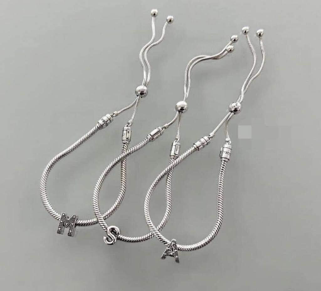 Pulsera ajustable con inicial ✨