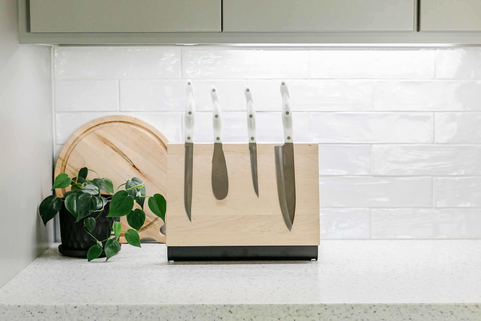 Classic Modern Magnetic Knife Block