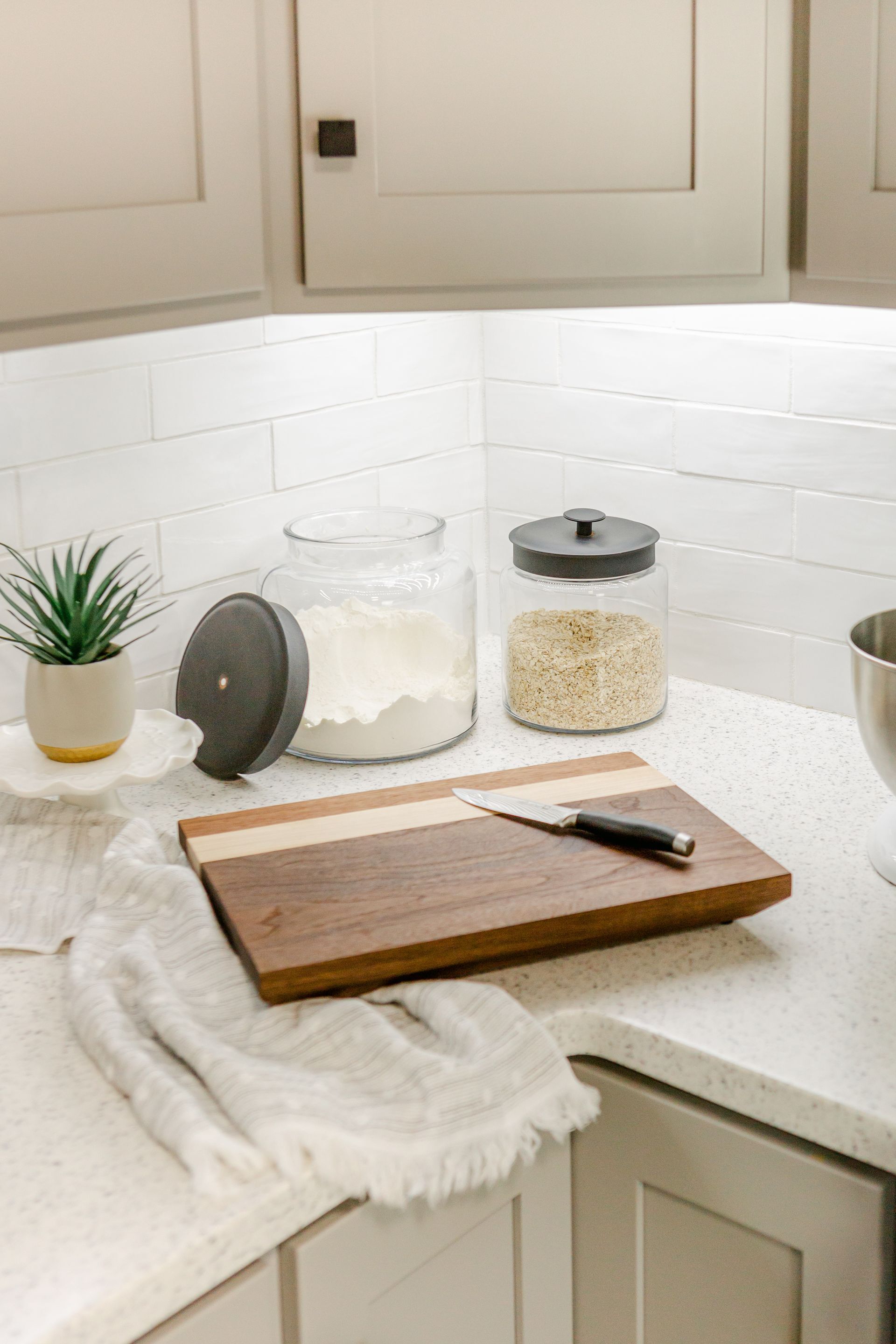 Cutting board (with Tapered edge and Maple stripe)