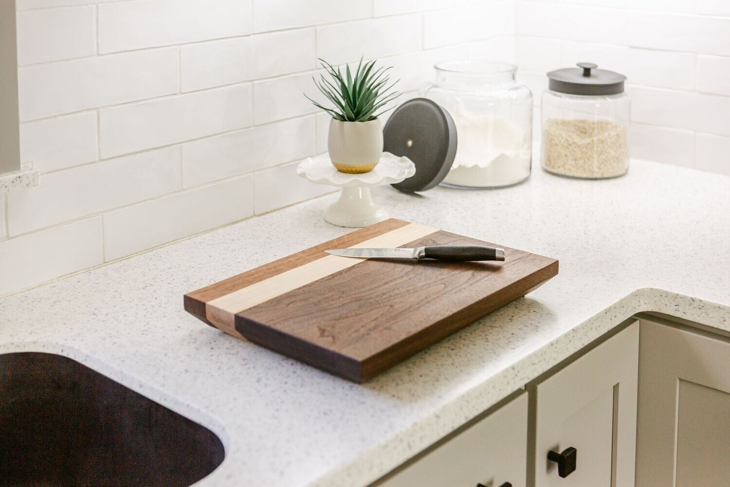 Cutting board (with Tapered edge and Maple stripe)