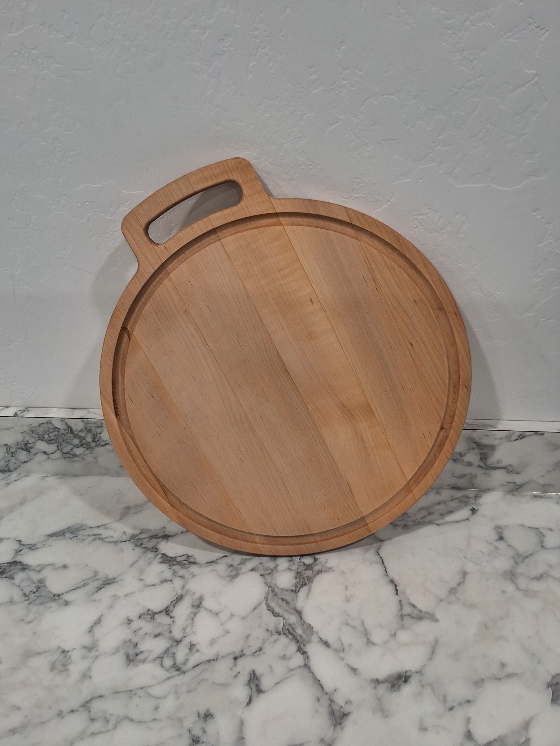 Round Cutting Board With Cutout Handel
