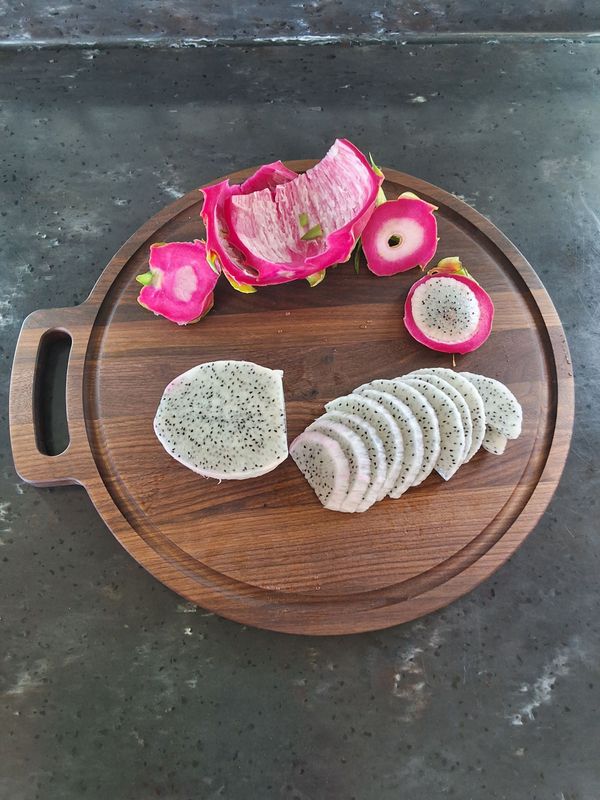 Round Cutting Board With Cutout Handel