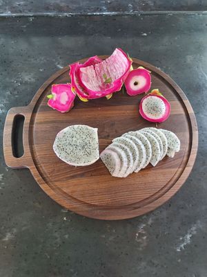 Round Cutting Board With Cutout Handel Round Cutting Board With Cutout Handel