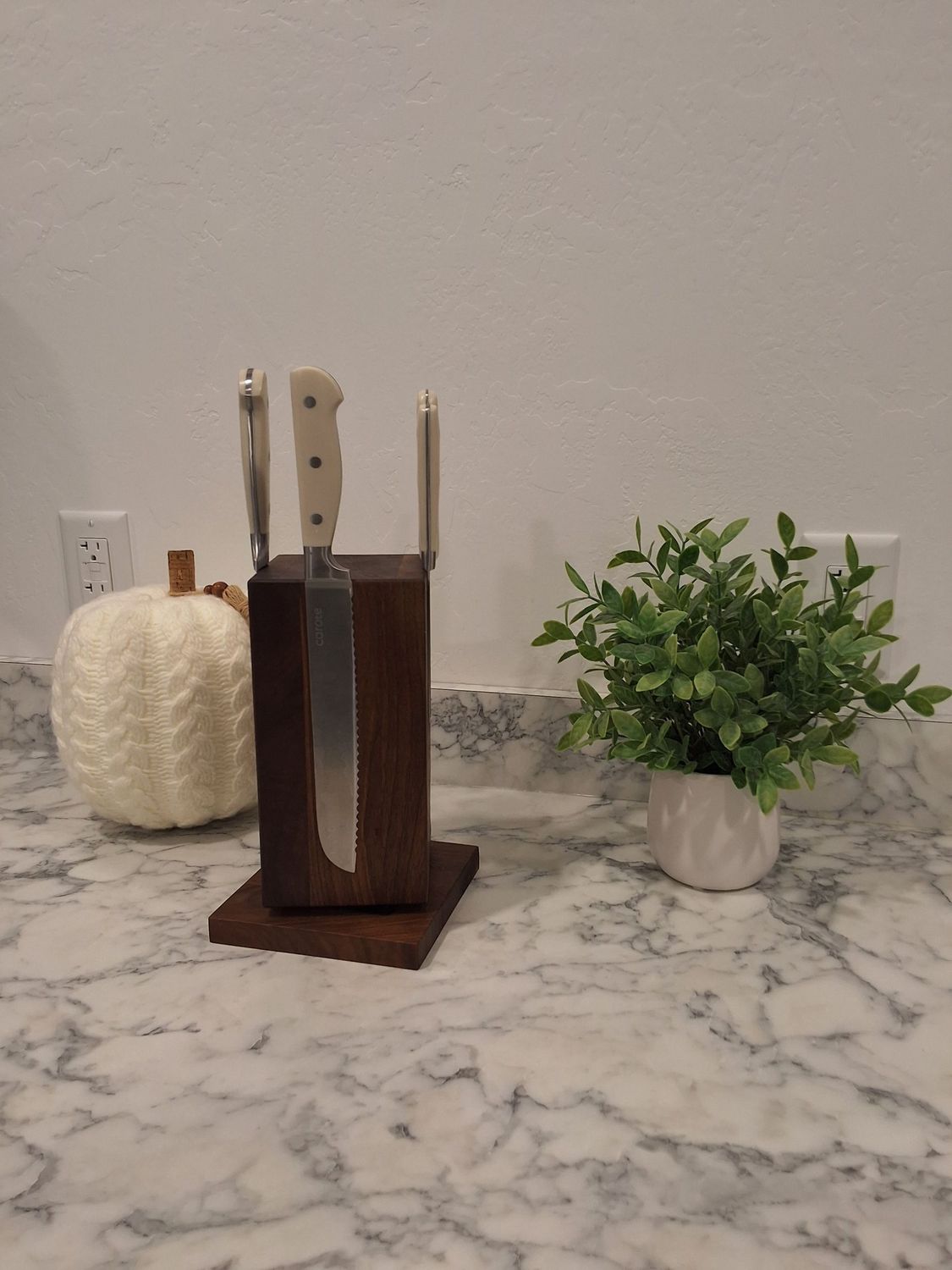 Swivel Magnetic Knife Block