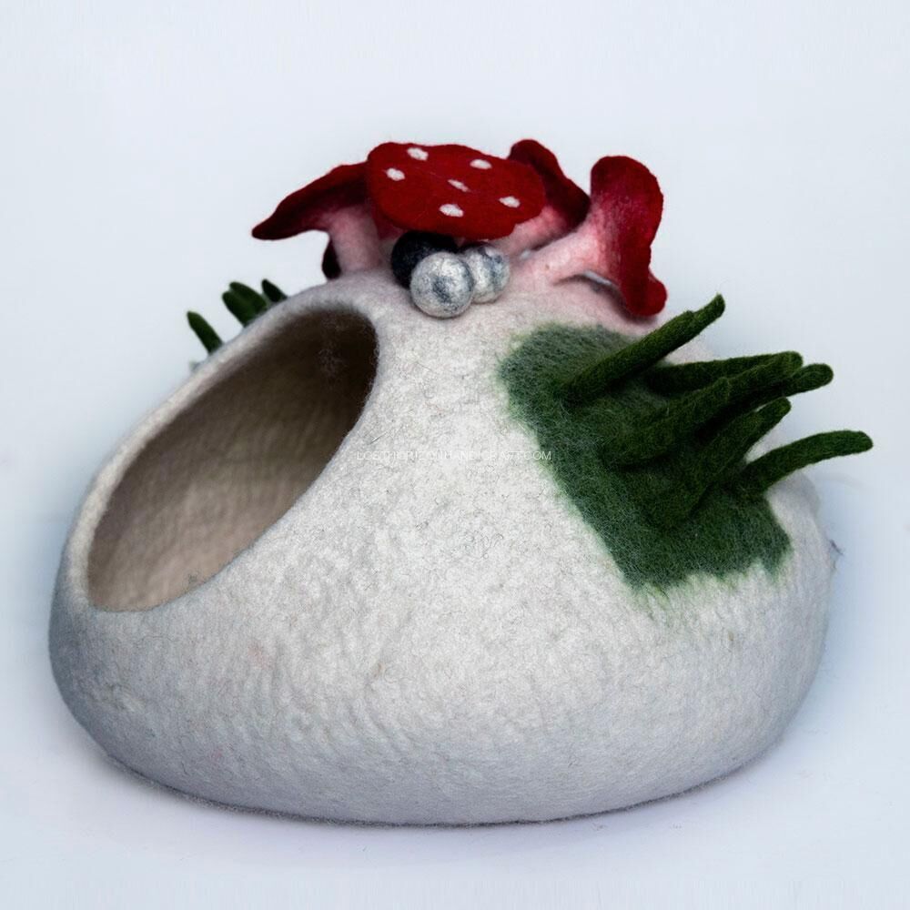 Enchanted Forest: Handmade Mushroom and Grass Design Round Shape Felt Cat Cave