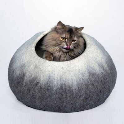 Earthy Elegance: Multi-Color Strap Round Shape Felt Cat Cave