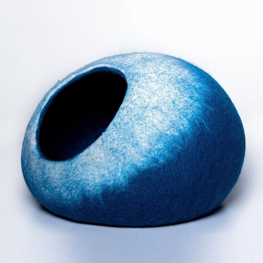 Tranquil Tides: Two Color Combination Round Shape Felt Cat Cave