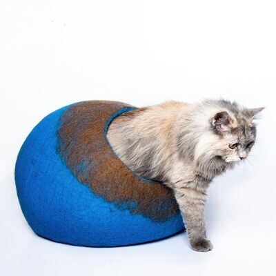 Rustic Blues: Two Color Combination Round Shape Felt Cat Cave