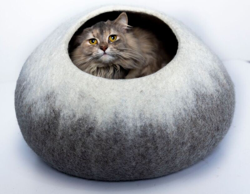 Alpine Ascent: Two Color Round Shape Felt Cat Cave