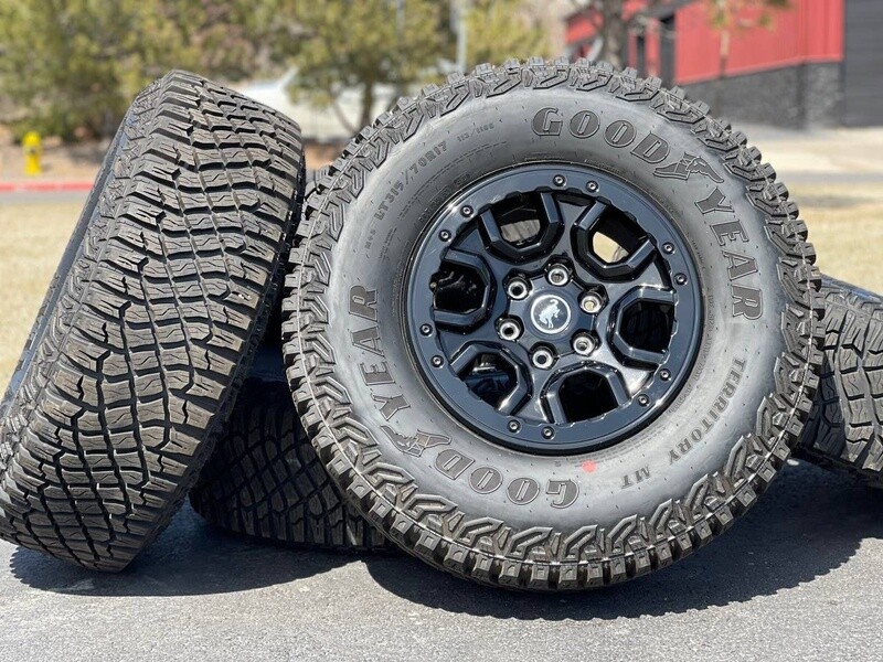 NEW Beadlock 2023 Ford Bronco OEM SET OF 5 Wheels 6 lug rims 35” Tires M/T 315/70R17 Goodyear 6x5.5mm Beadlocks