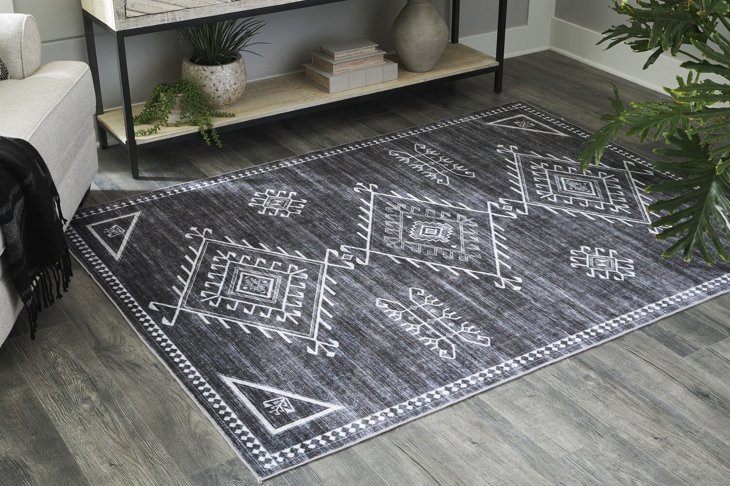 Arloman 5'x7' Area Rug