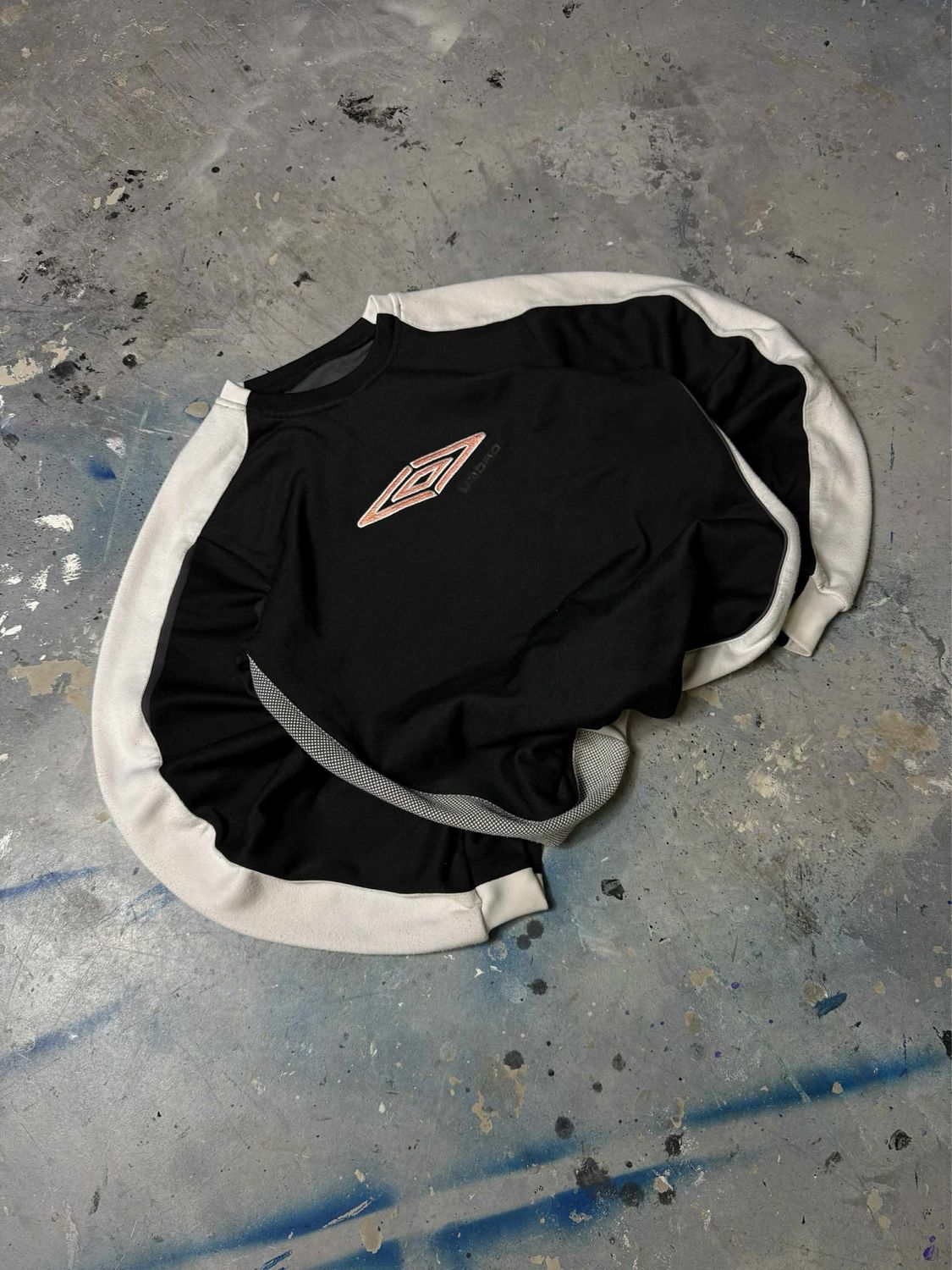 Bluza Umbro Pin/Logo Wh/Stripes Crewneck Black M