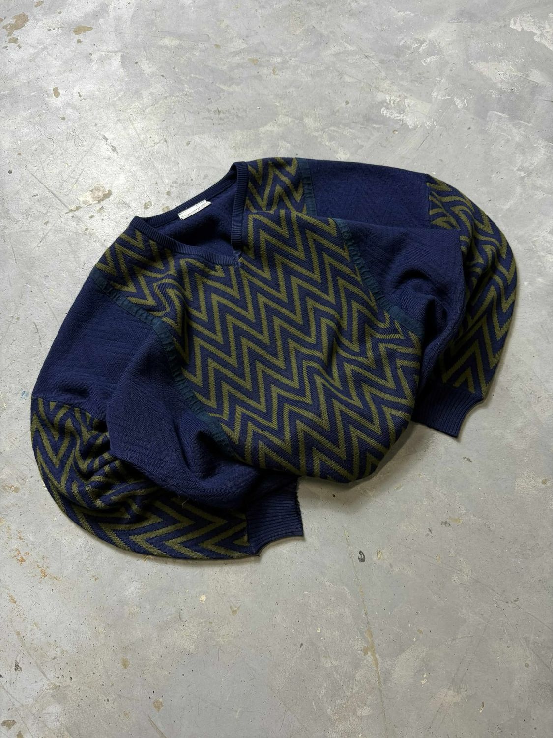 Sweter Sangan Pattern Sweater Navy  L