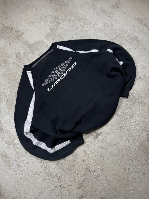 Bluza Umbro Sewn Logo Wh/Stripes Crewneck Black M