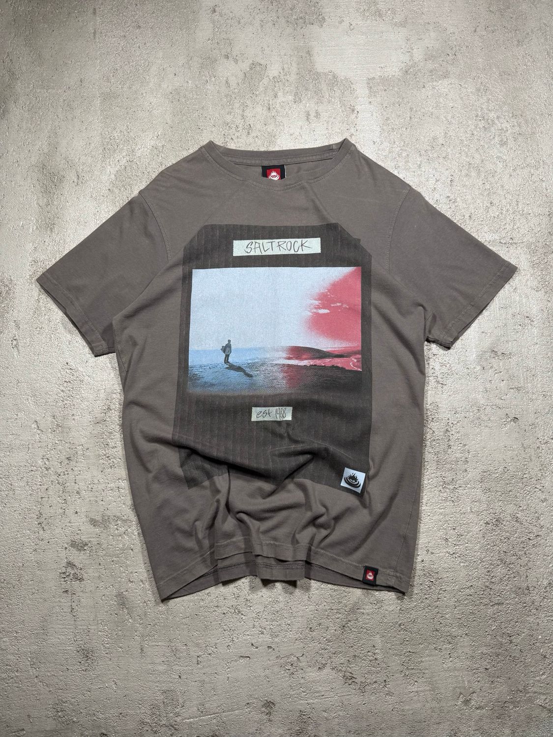 Koszulka Saltrock Surfer on the Beach Tee Brown S