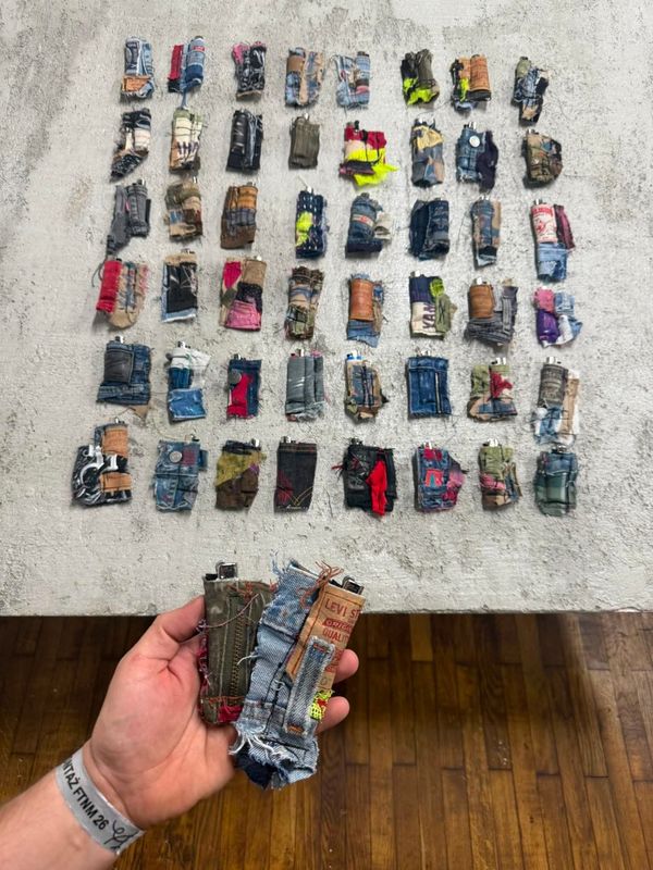 ​MYSTERY BOX – Ręcznie szyty brelok / Handmade Keychain