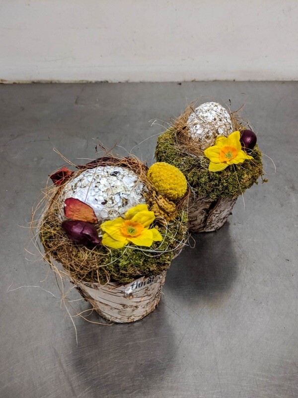 Ei im Mooskranz für den Ostertisch