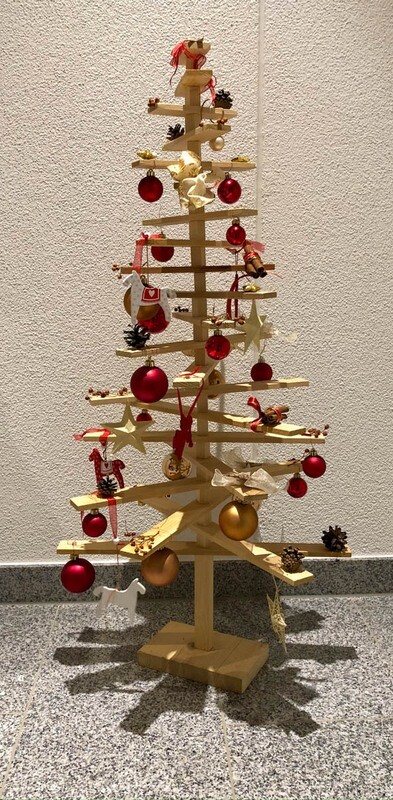 Holztannenbaum handgefertigt