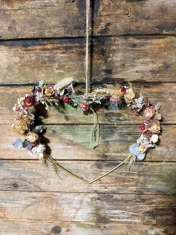 Gold Herz mit Trockenblumenschmuck