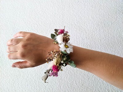 Armschmuck mit Trockenblumen / Schmuck für ein Fest