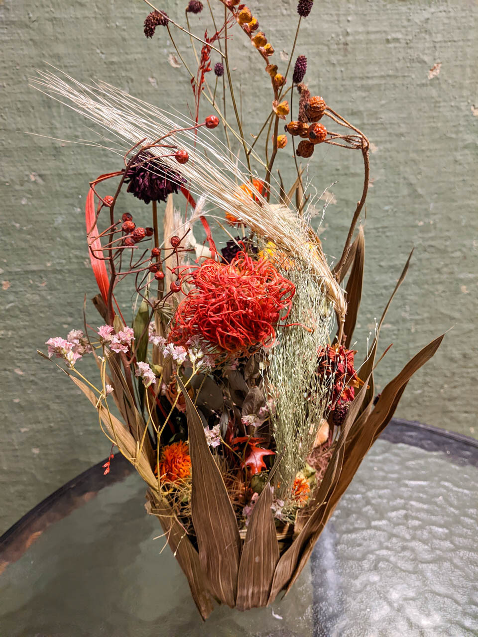 Gesteck mit Leuco Blüte