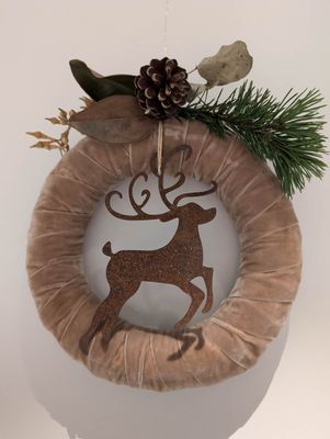 Kranz mit Hirsch