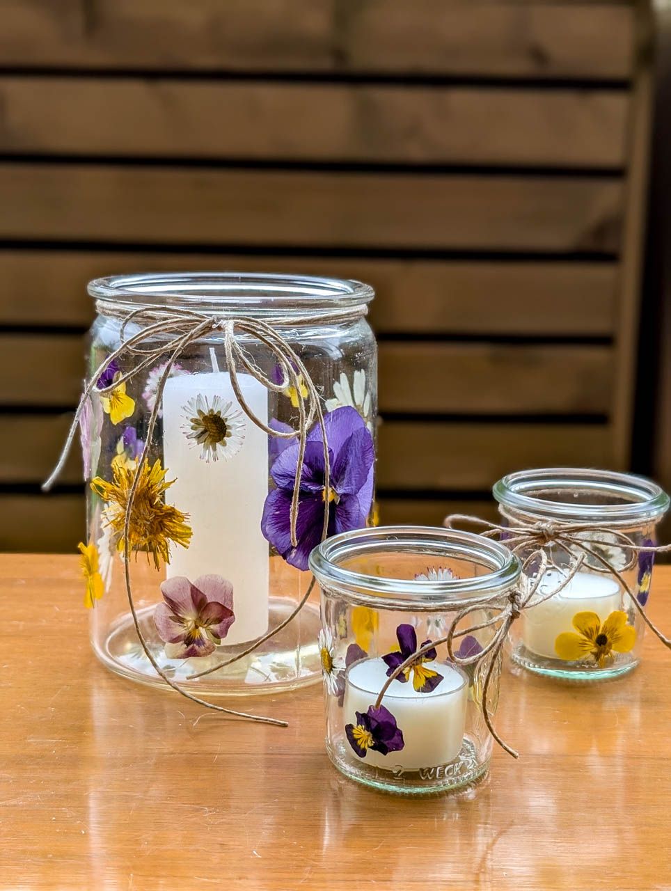 Teelicht mit gepressten Blüten