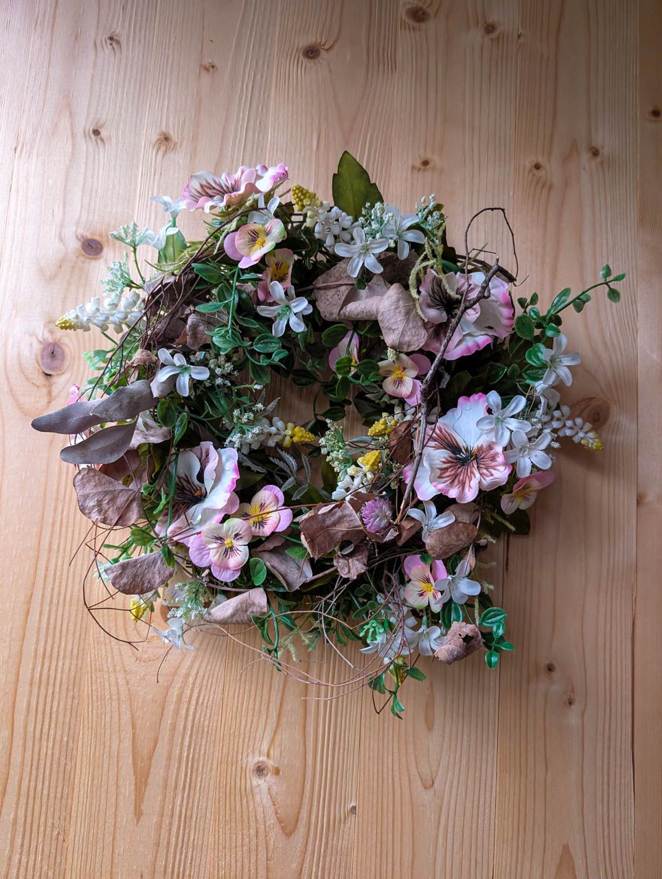 Frühlingskranz mit Seidenblumen