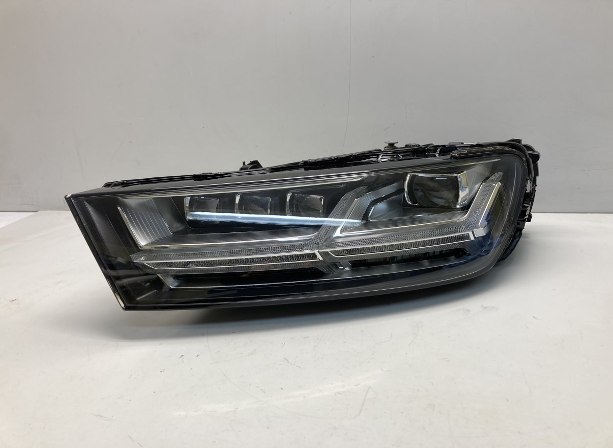 Audi Q7 (4M) 4M0941035 Headlight left AUDI Q7 (4MB, 4MG) (2015-) Part codes: 4M0941035
Generation: Q7 (4M) (2015...