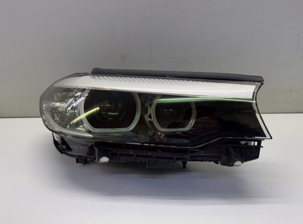 BMW 5 (G30 / G31) 849911201 Headlight right BMW 5 (G30, G31) (2016-2024) Part codes: 849911201, 8499112-01
Generation: 5...