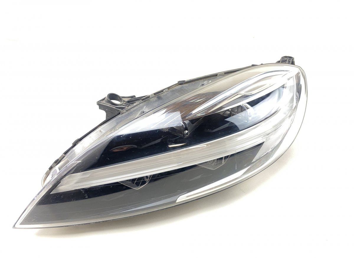 Volvo V40 31677028 Headlight left VOLVO V40 (2012-2019) Part codes: 31677028, 32228485
Generation: V40 ...