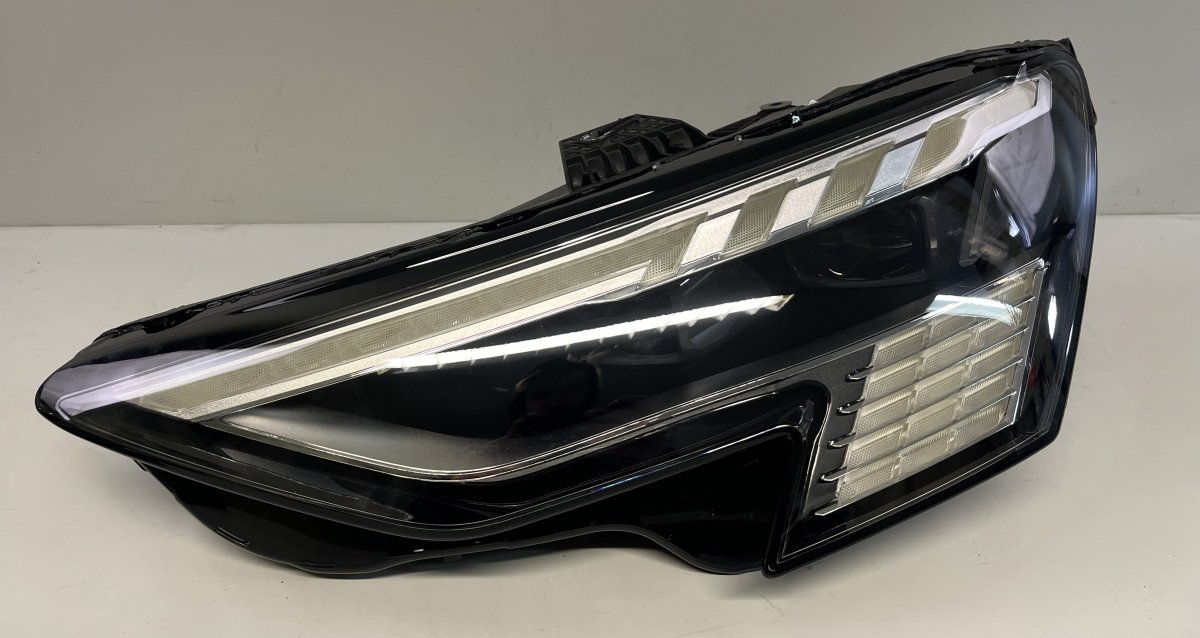 Audi A3 (8Y)  8Y0941035 90193993 Headlight left AUDI A3 (8V_) (2012-2020) Part codes: 8Y0941035, 90193993
Engine code: DDYA
