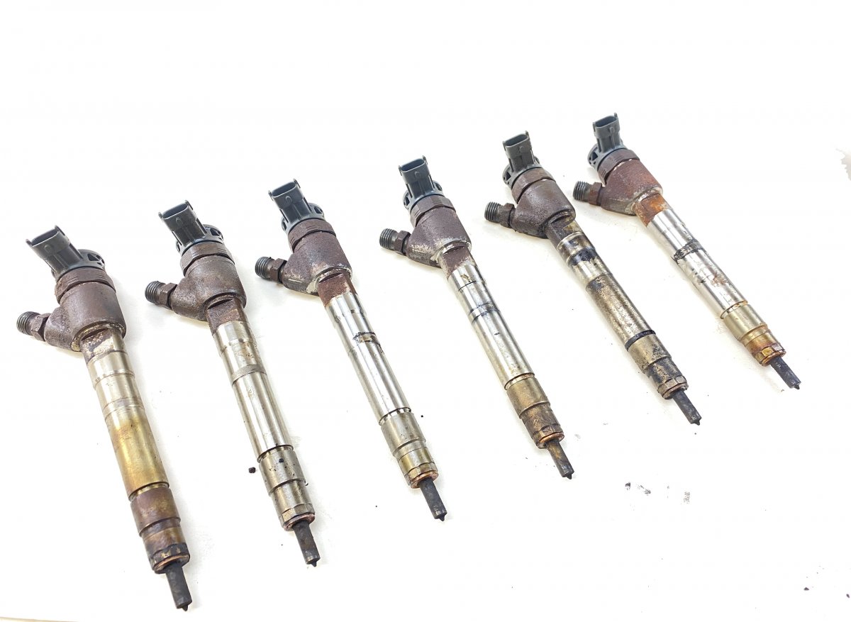 Jeep Grand Cherokee (WK) 0445110523 Fuel injector set JEEP GRAND CHEROKEE IV (WK, WK2) (2010-2021) Part codes: 445110523, 35062015F, 0445110523, 6...