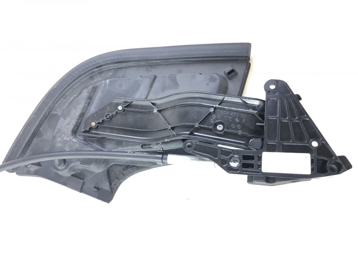 Mercedes-Benz A (W168) Parcel shelf actuator / motor 120448100 120447600 Parcel shelf actuator / mot...