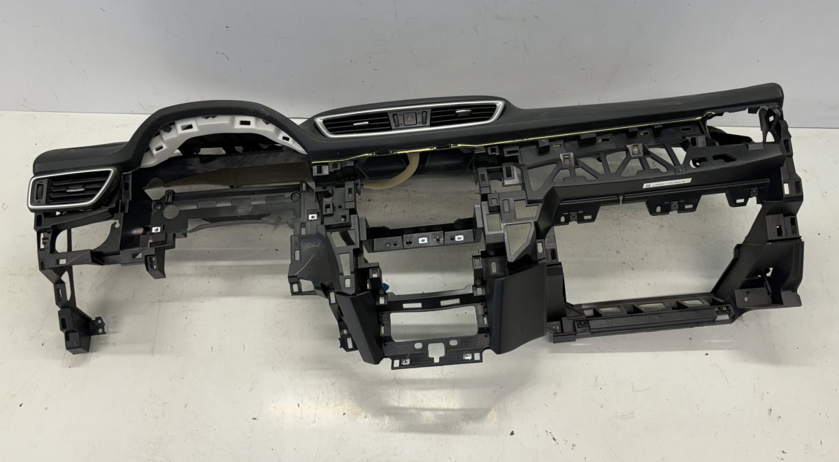 Nissan X-Trail / Rogue Dashboard 682004CC0A Dashboard NISSAN X-TRAIL III (T32) (...