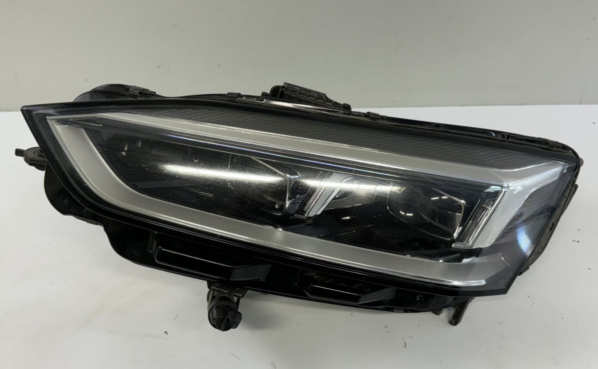 Audi A5 (B9) ajovalo (vasen) 8W6941035E Headlight left AUDI A5 (F53, F57, F5...