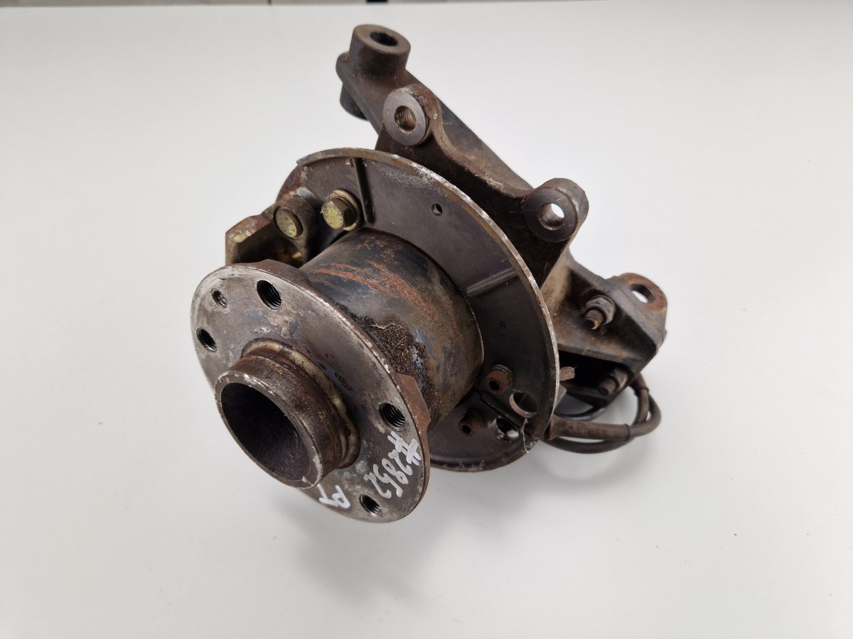 Maserati Quattroporte Wheel bearing housing rear right 377000364 Wheel bearing housing rear right MASE...