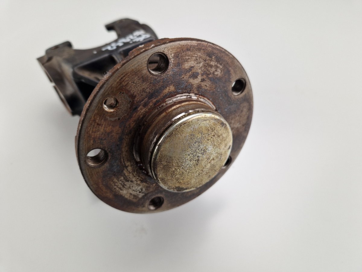 Maserati Quattroporte Wheel bearing housing front right 376600312 Wheel bearing housing front right MAS...