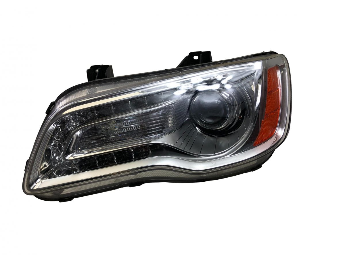 Chrysler 300 передняя фара (левая) 68042153AE Headlight left CHRYSLER 300C II (201...