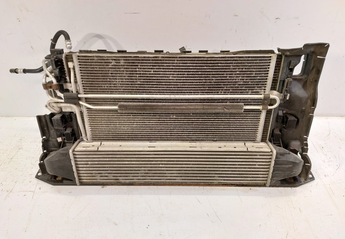 Volvo XC60 radiaator Radiator VOLVO XC60 I (2008-2017)

Part codes: ...