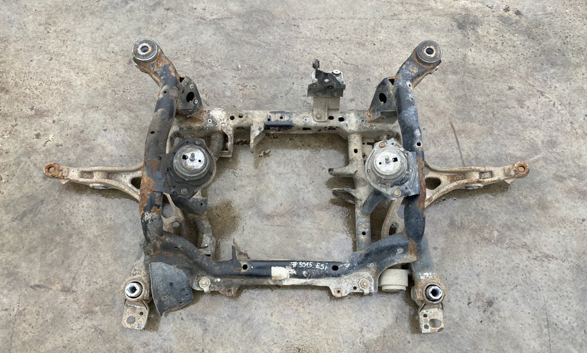 Jeep Grand Cherokee (WK) Front Axle Beam 52124634AM Front Axle Beam JEEP GRAND CHEROKEE ...