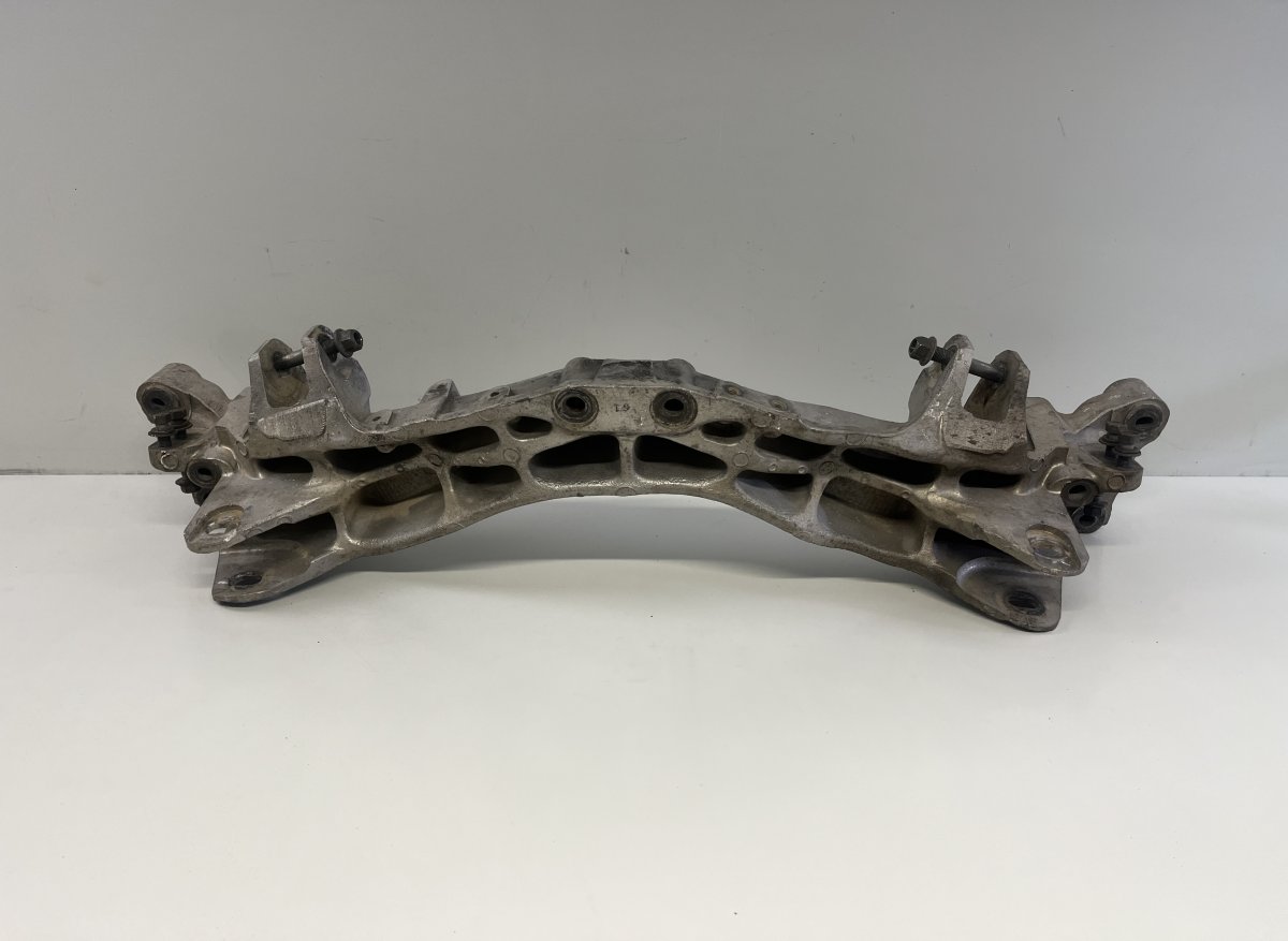 Mitsubishi Lancer Taka-akselin palkki MR510061 Rear axle Beam MITSUBISHI LANCER (CS, ...