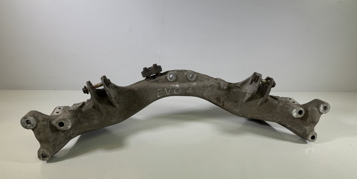 Mitsubishi Lancer Taka-akselin palkki MR510061 Rear axle Beam MITSUBISHI LANCER (CS, ...