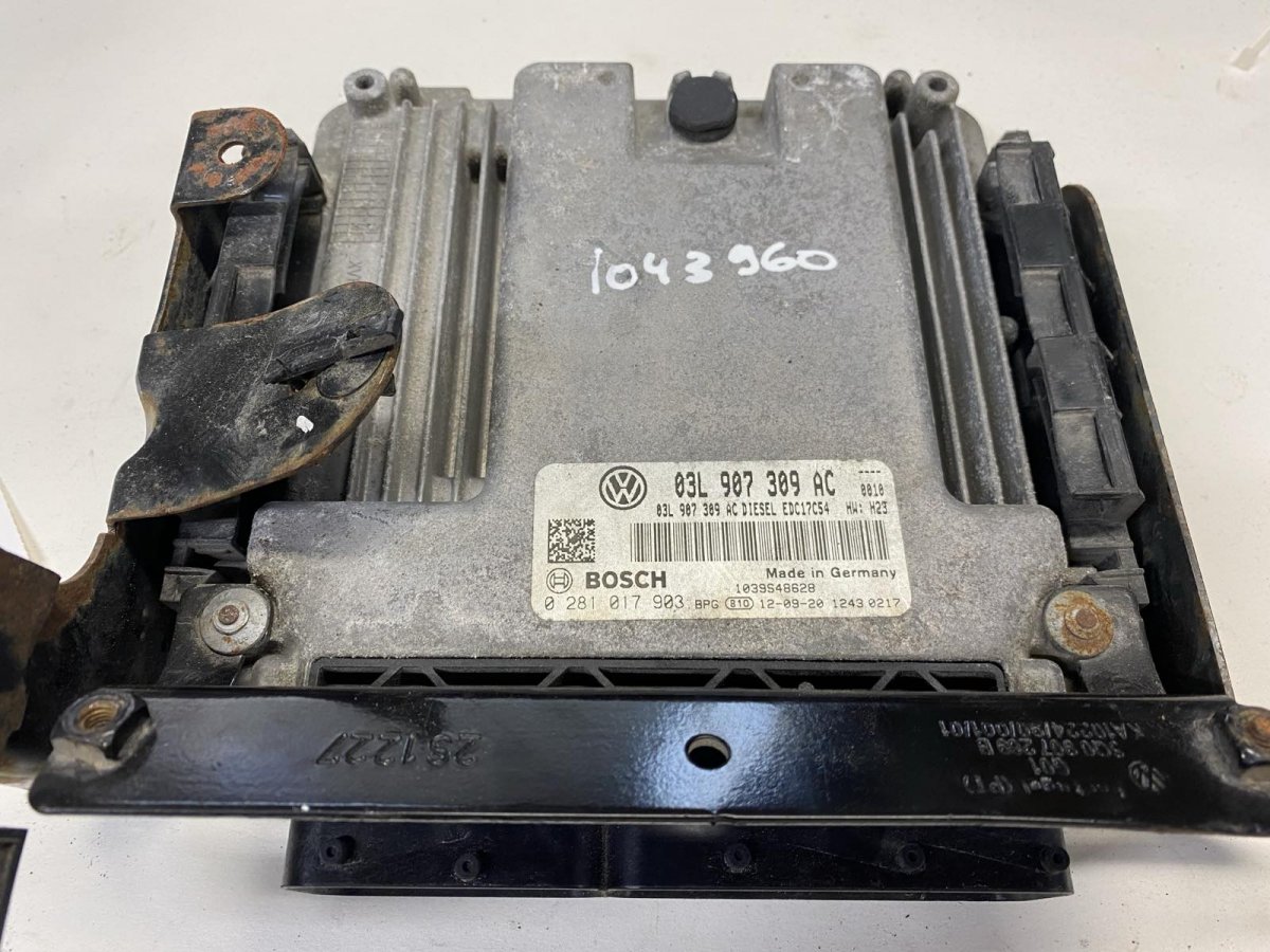 Volkswagen Amarok Engine Control Unit / module (ECU) 0281017903 Engine Control Unit / module (ECU) V...