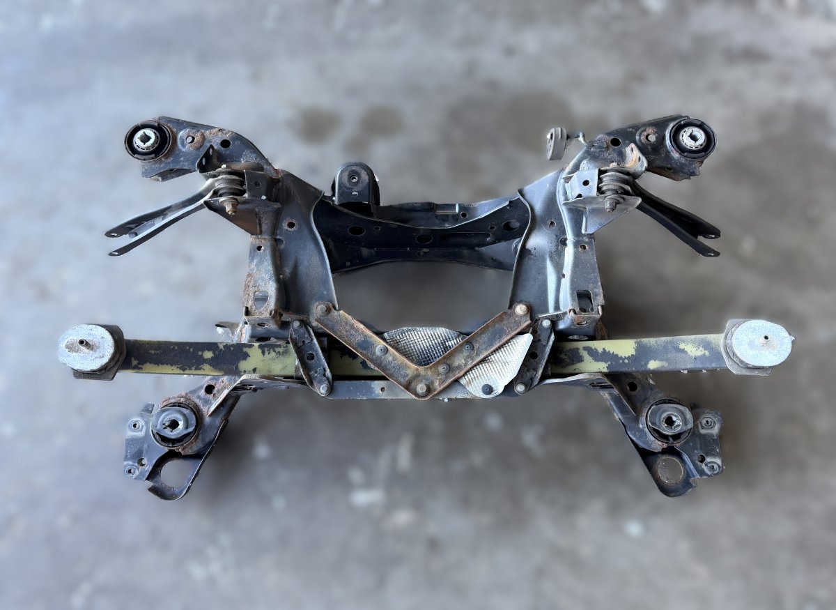 Volvo XC90 Tagasilla ristitala 31681543 Rear axle Beam VOLVO XC90 II (2014-)

...