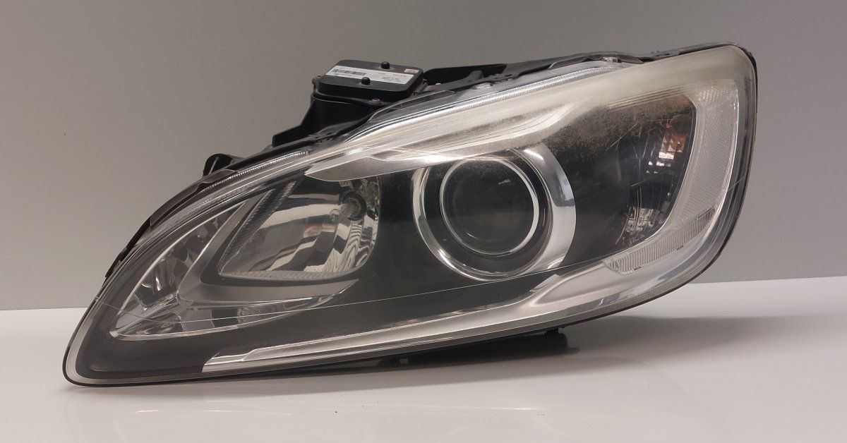 31420110 90053126 Headlight left VOLVO S60 II / V60 I (2010-2018)