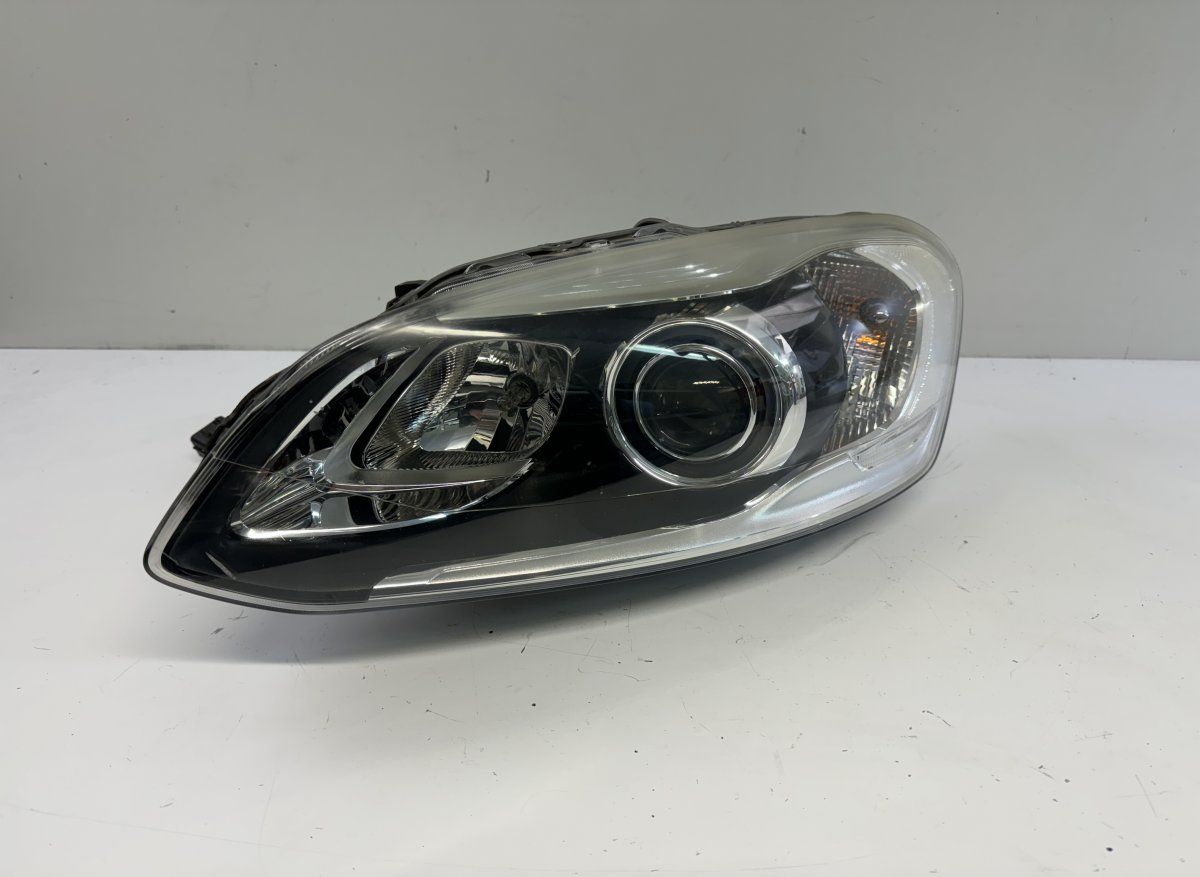 31420251 Priekšējais lukturis kreisais VOLVO XC60 I (2008-2017)